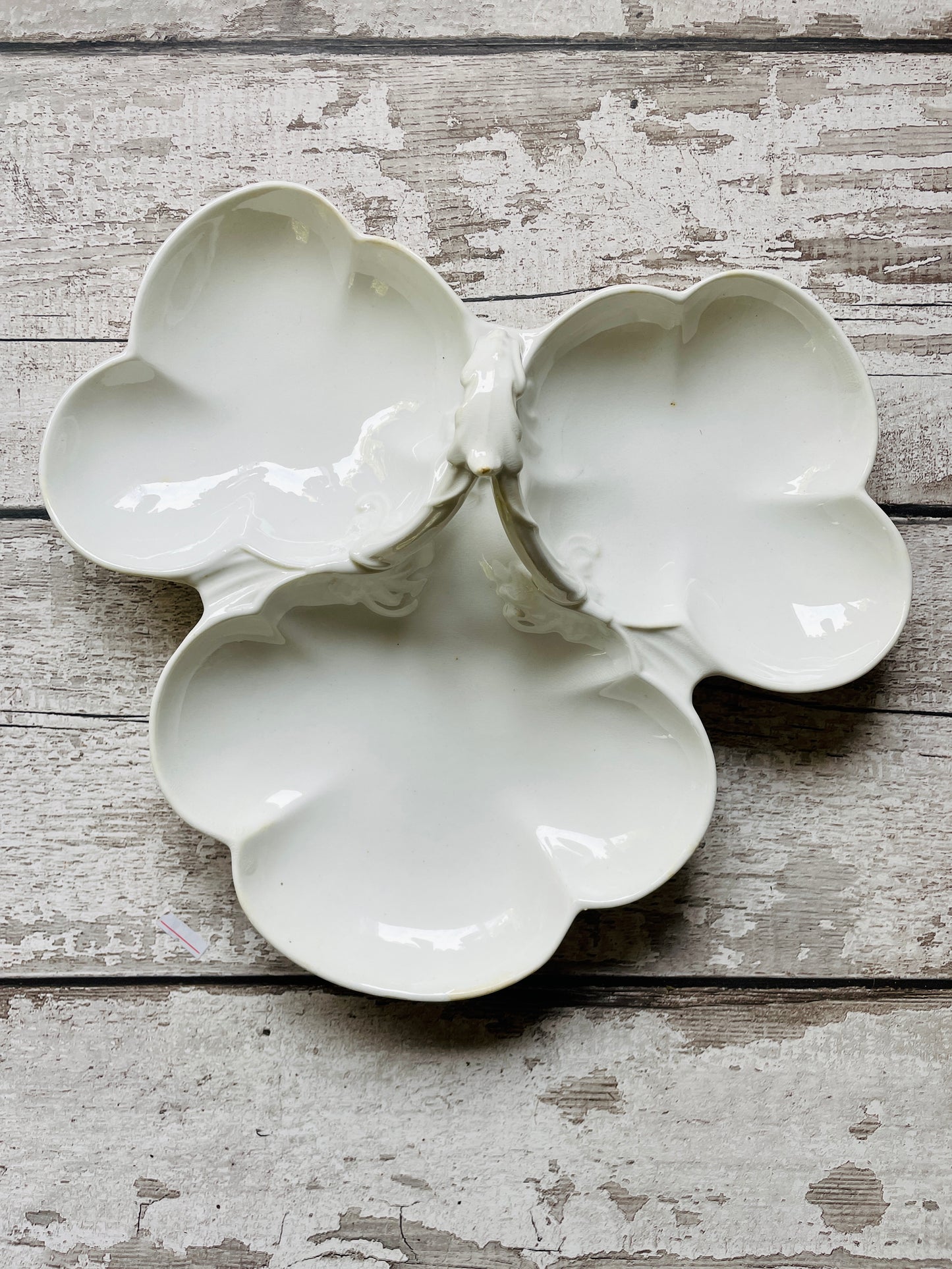 White Grafton Antique Serving Dish with Handle