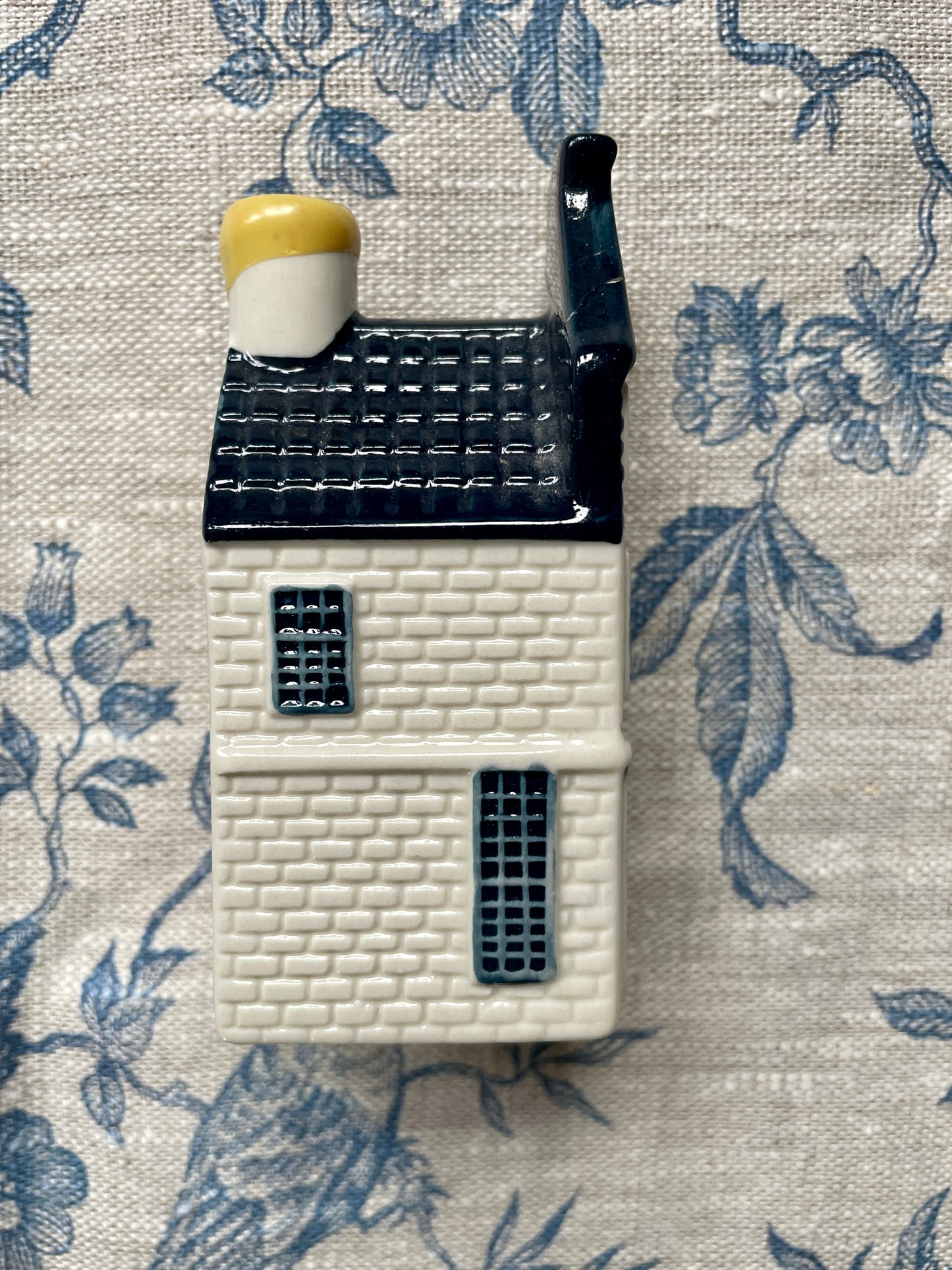Vintage Delft House 11